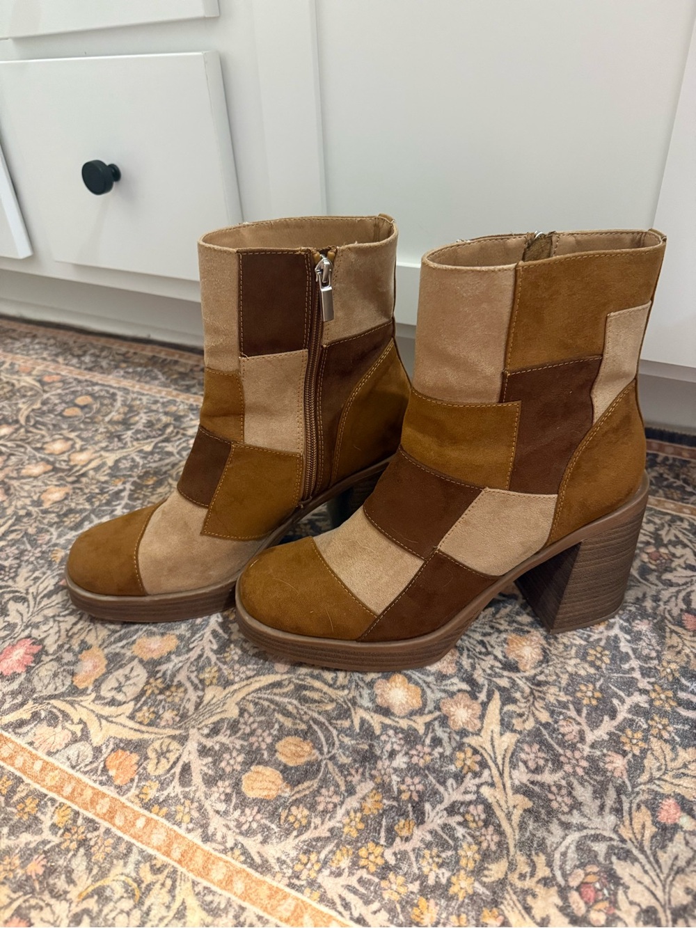 Universal Thread Checkered Boots - Picture 4 of 6